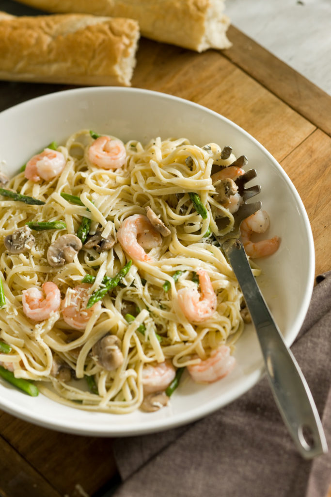Fettuccine Alfredo with Shrimp, Asparagus and Mushrooms Image
